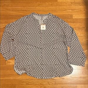 Chic Black and White Patterned Women's Blouse